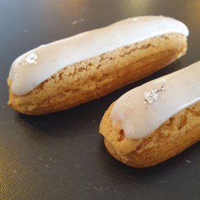 Eclair à la vanille au craquelin